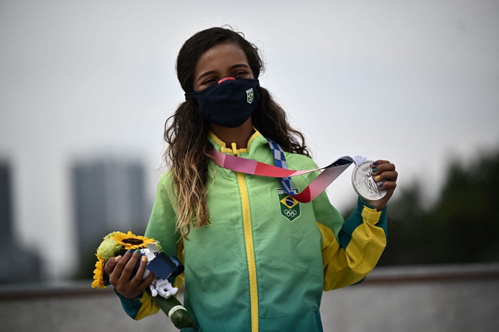 Rayssa Leal conquistou a medalha de prata nas Olimpíadas de Tóquio, em 2020 (Foto: JEFF PACHOUD / AFP)