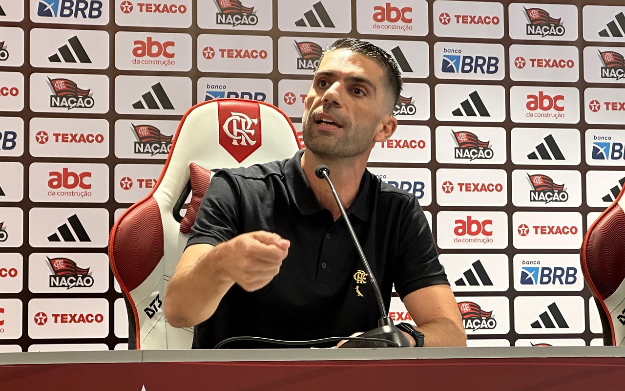 Flamengo apresentou a chegada do português Alfredo Almeida, novo diretor das categorias de base (Foto: Lucas Bayer/Lance!)