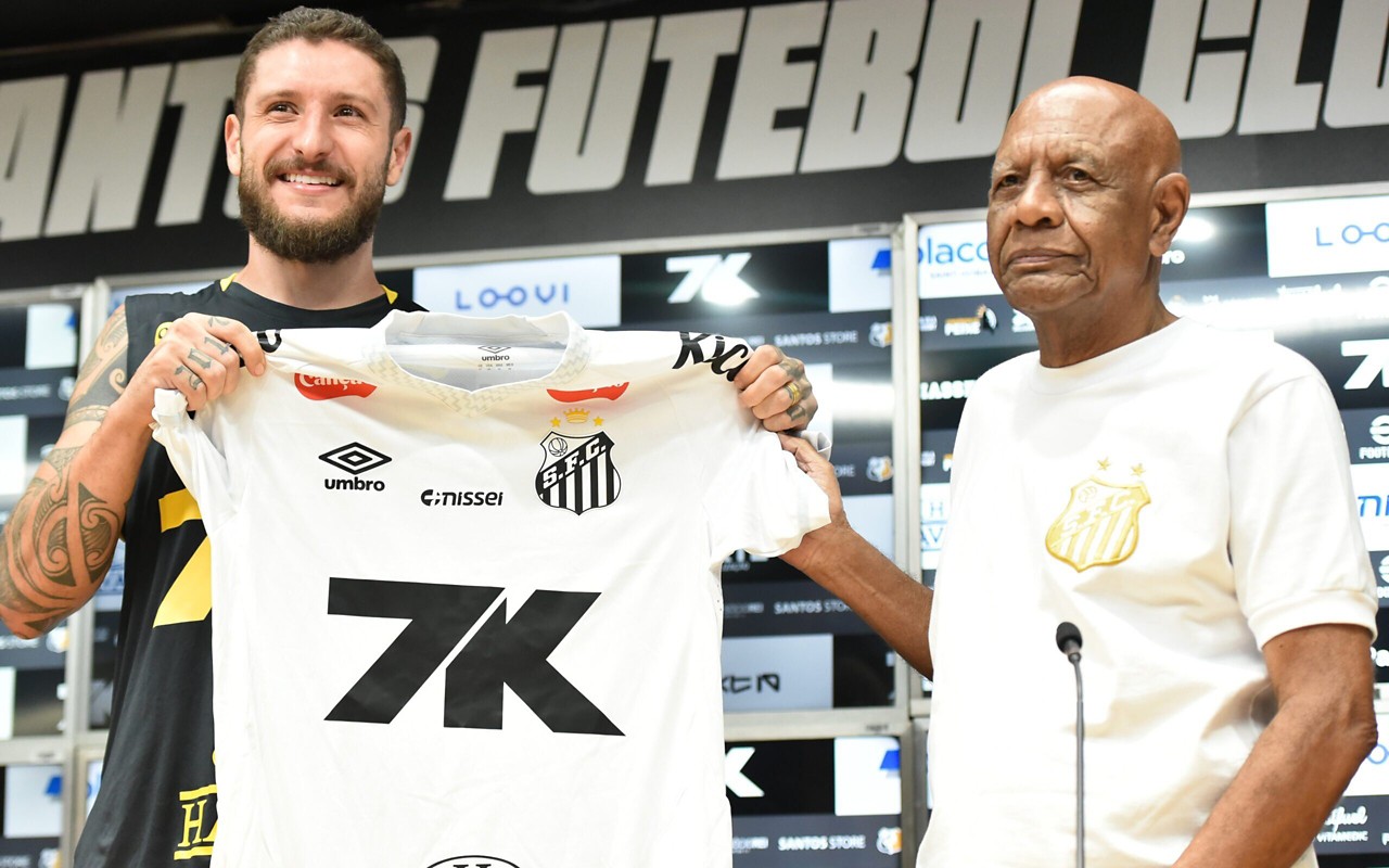 Zé Rafael é apresentado no Santos como novo camisa 6 do clube. (Foto: JOTA ERRE/AGIF)