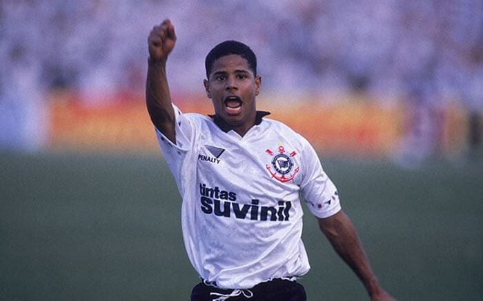 Marcelinho Carioca fez os gols das vitórias nas duas partidas da decisão da Copa do Brasil de 1995 (Foto: PISCO DEL GAISO)