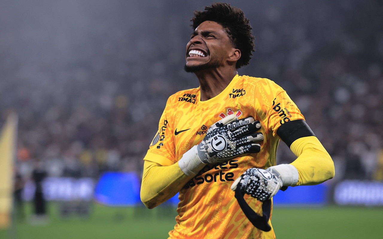 Hugo Souza concedeu entrevista ao Lance! (Foto: Ettore Chiereguini/AGIF)