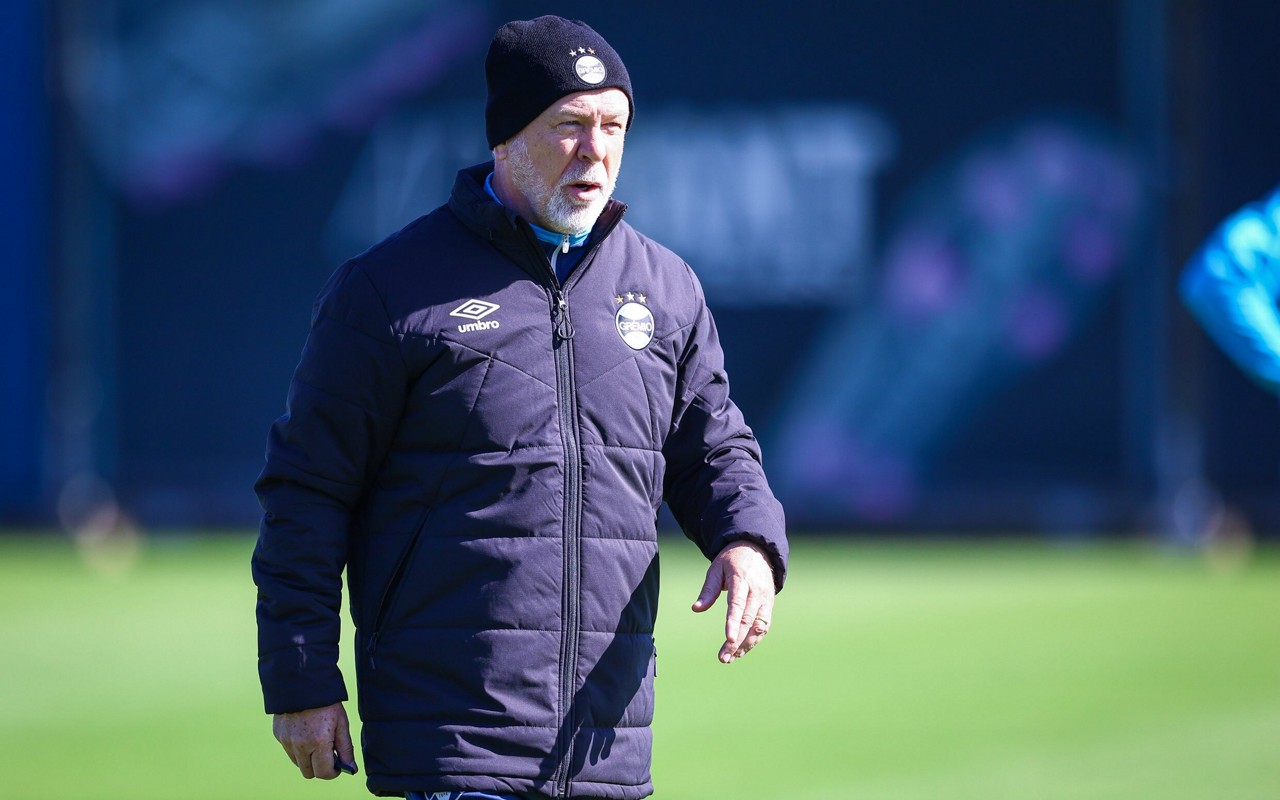 Mano Menezes em treinamento do Grêmio. (Foto: Lucas Uebel/Grêmio)