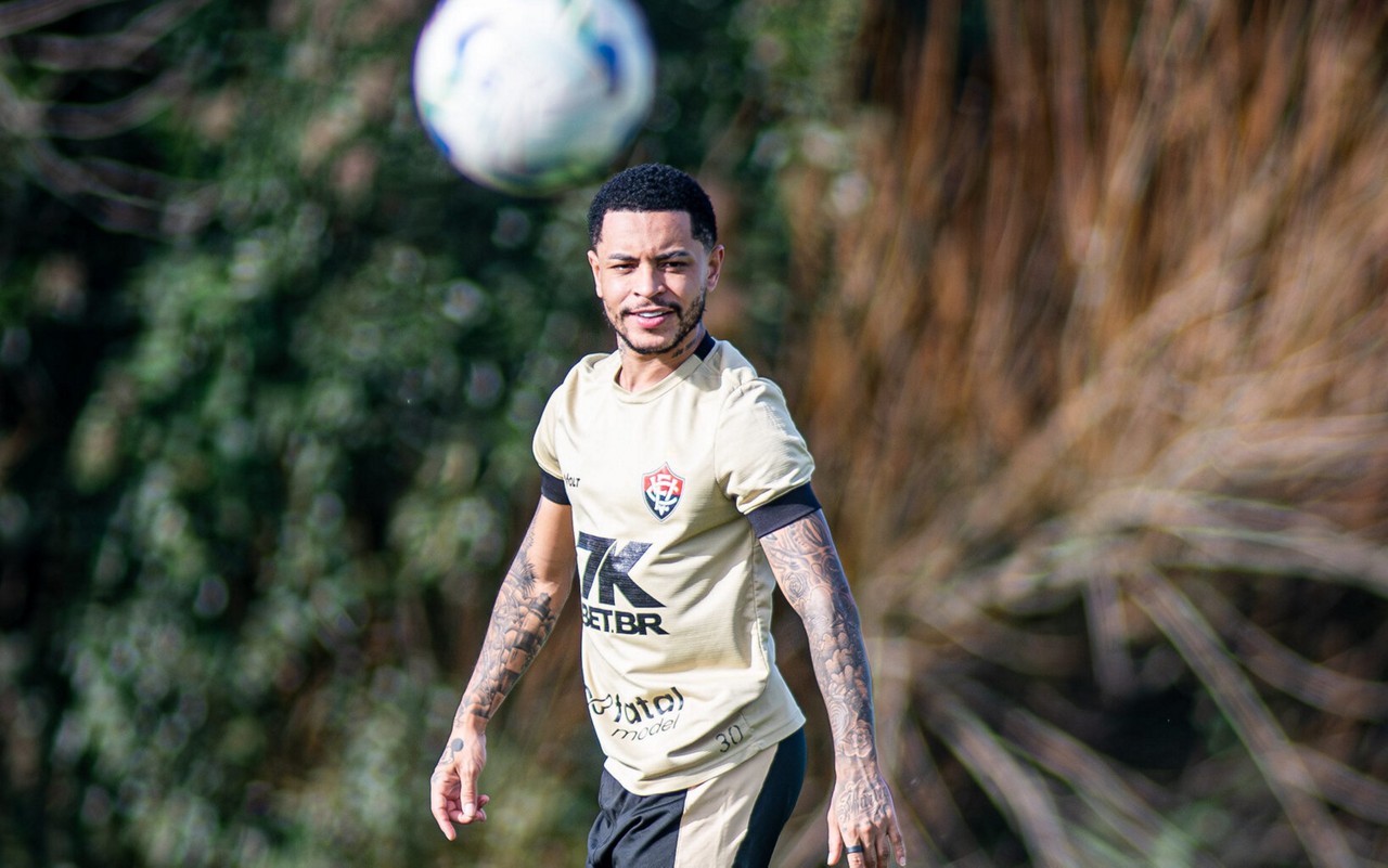 Matheuzinho em treino do Vitória antes da partida contra o Cerro Largo (Foto: Victor Ferreira / EC Vitória)