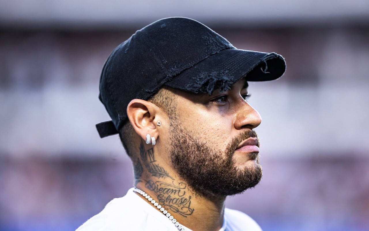 Neymar deve voltar ao Brasil entre terça e quarta-feira para assinar com o Santos (Foto: Abner Dourado/AGIF)