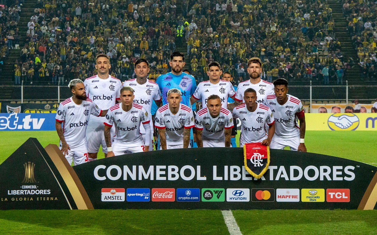 Jogadores do Flamengo antes do duelo contra o Deportivo Táchira pela Libertadores 2025 (Foto: Schneyder Mendoza / AFP)