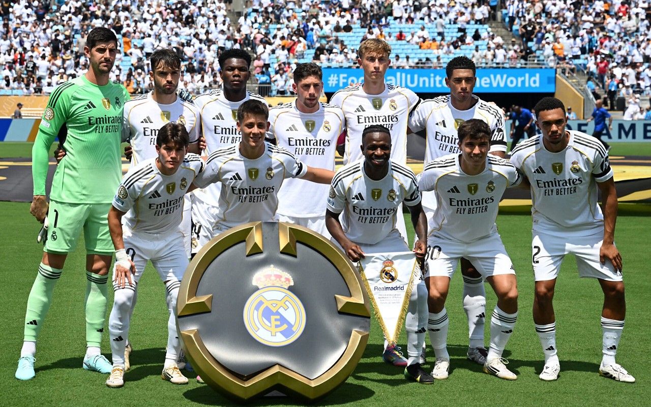 Real Madrid perfilado antes do jogo contra o Pachuca, pelo Mundial de Clubes (Foto: Paul Ellis/AFP)