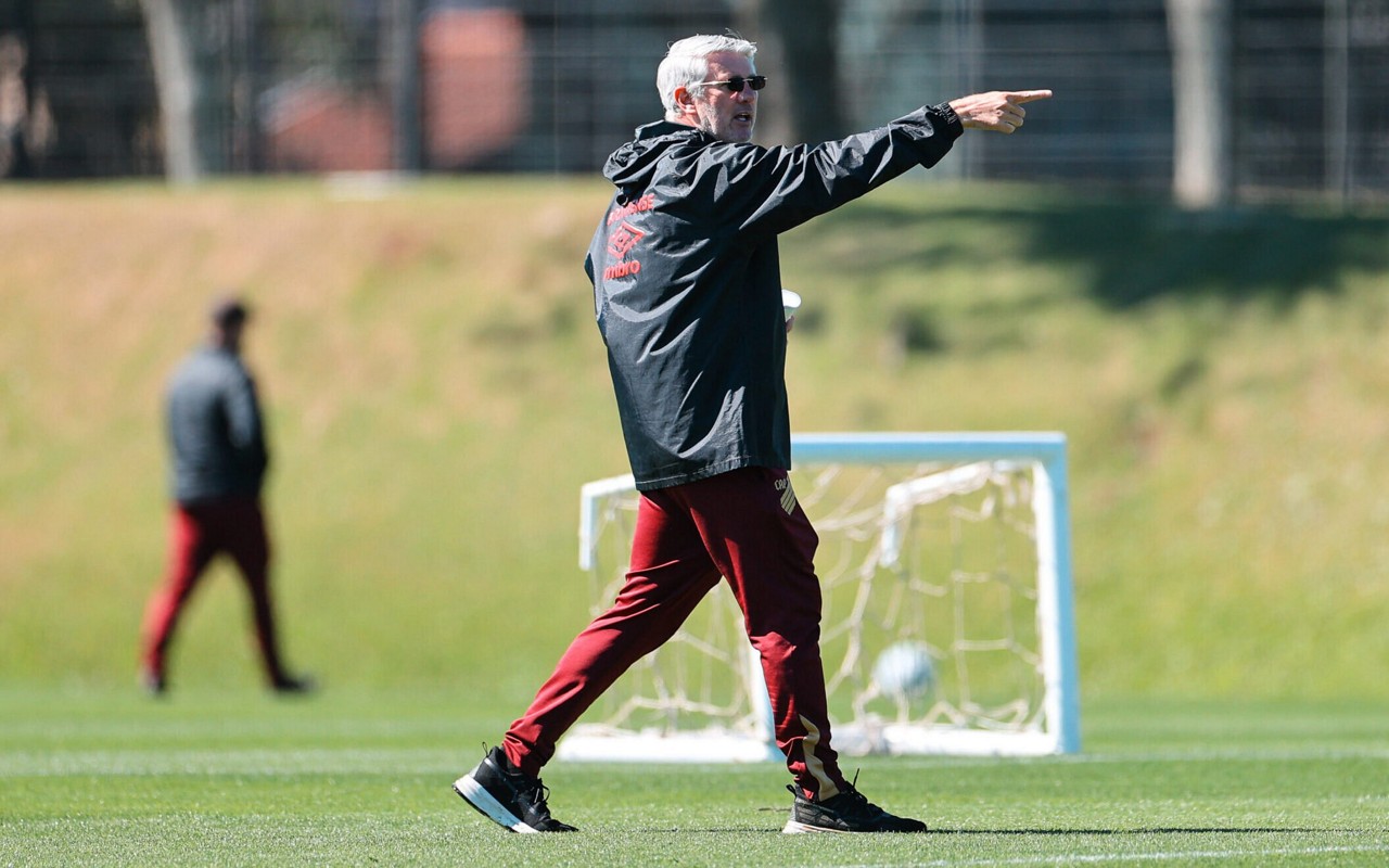 Odair Hellmann ganhou 'voto de confiança' da diretoria do Athletico. Foto: Duda Matoso/Athletico