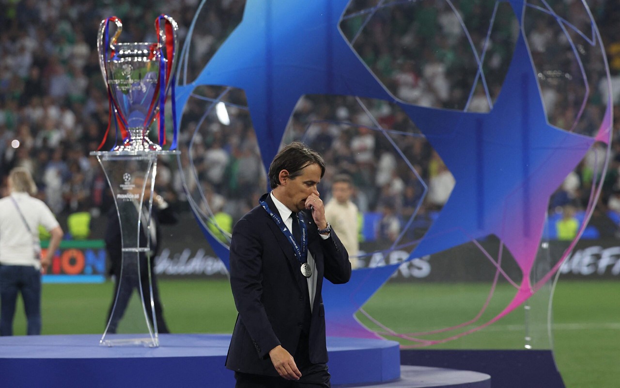 Simone Inzaghi lamenta derrota da Inter de Milão na final da Champions League (Foto: Franck Fife/AFP)