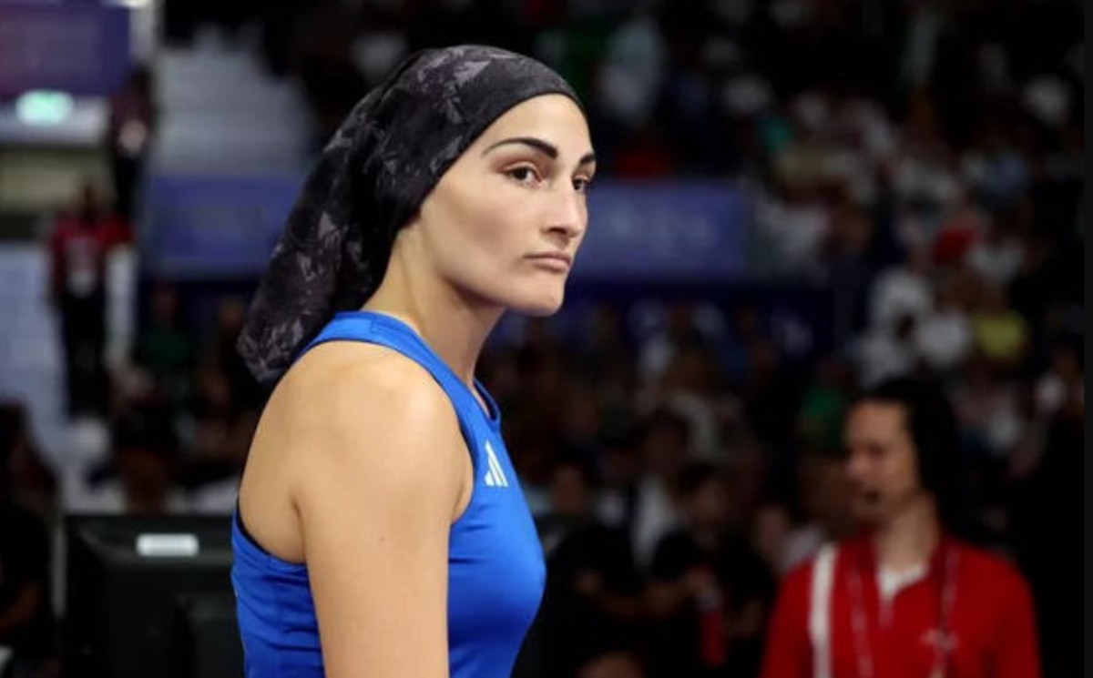  A boxeadora Angela Carini vai receber um prêmio em Paris