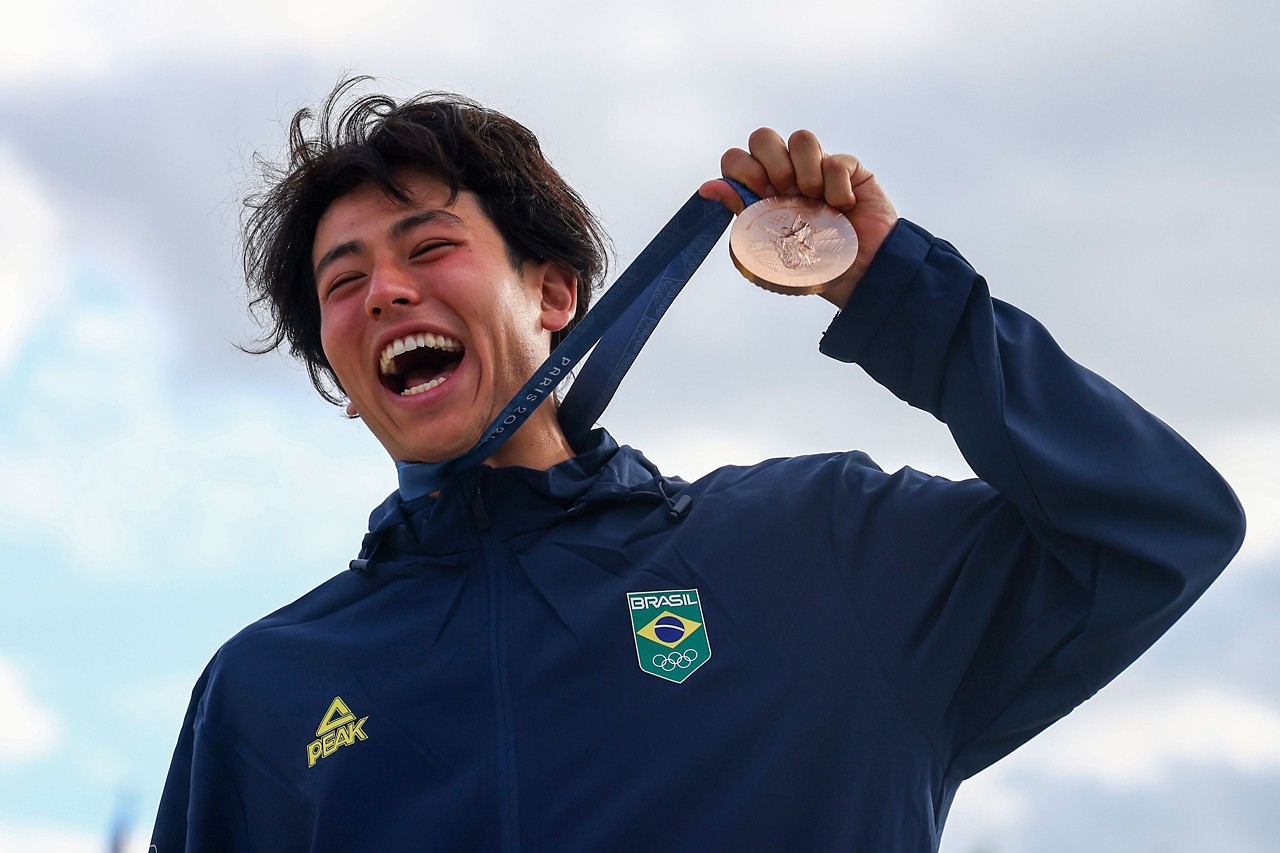 Augusto Akio é medalha de bronze no skate park nas Olimpíadas de Paris