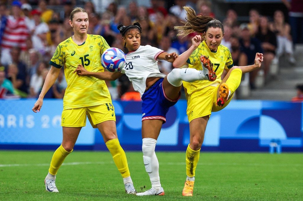 Austrália e Estados Unidos se enfrentaram no futebol feminino nos Jogos Olímpicos de Paris-2024 (Pascal GUYOT / AFP)