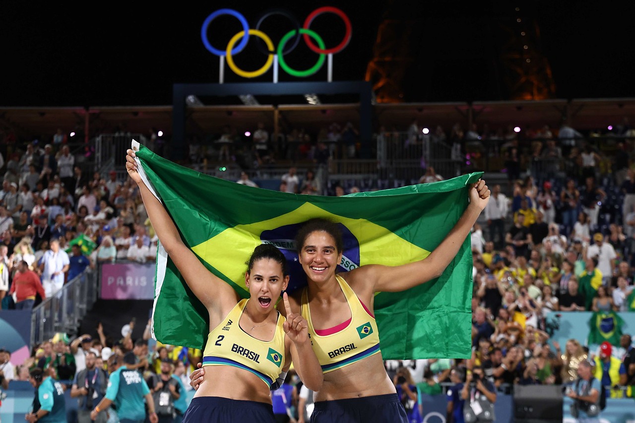 Ana Patrícia e Duda conquistaram a medalha de ouro no vôlei de praia feminino em Paris 2024