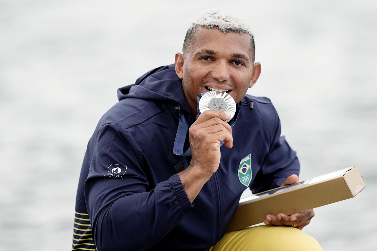 Isaquias Queiroz é medalha de prata no C1 1000m em Paris 2024