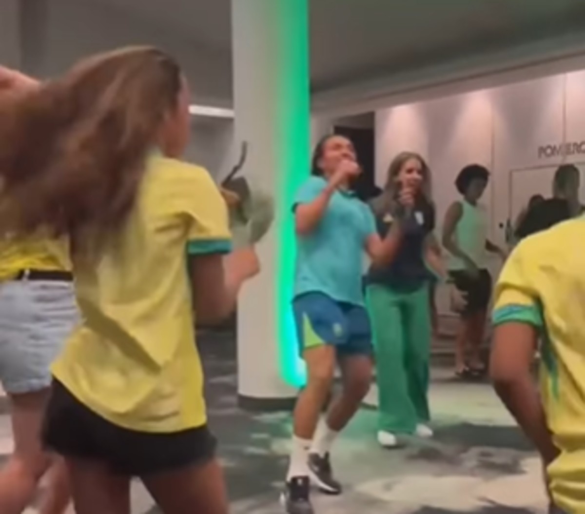 Hit escolhido por Marta e Rayssa foi 'Voando pro Pará', de Joelma, com o refrão "Eu vou tomar um tacacá"