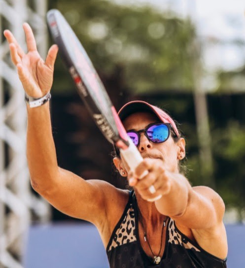  "Beach Tênis - A Praia do Brasil" é a nova produção das cineastas brasileiras Silvia Spolidoro e Hellen Suque