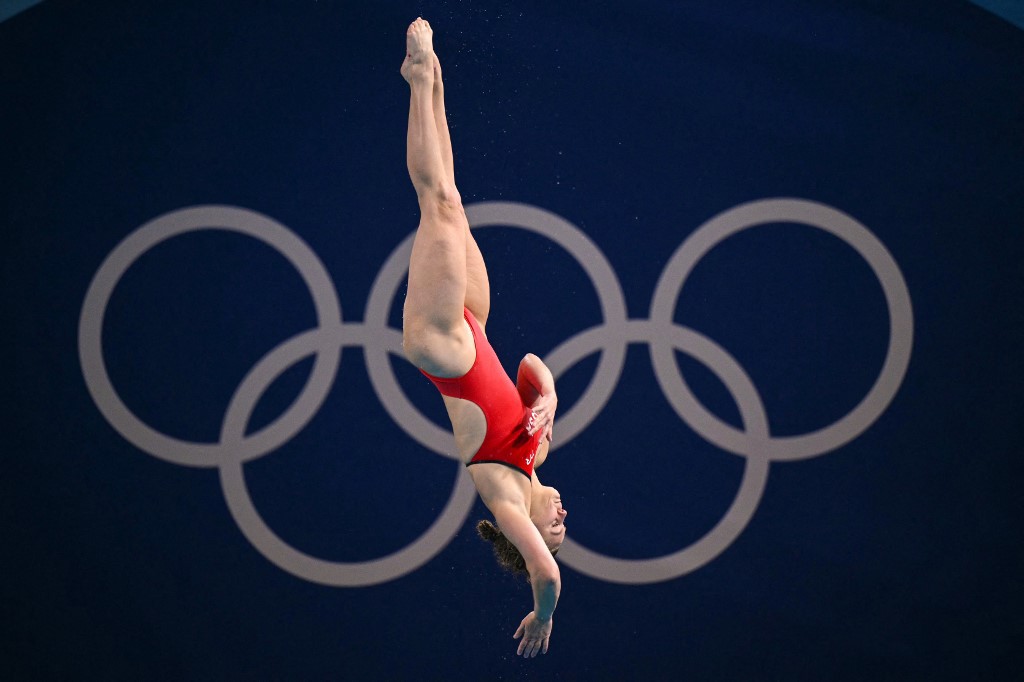 Alison Gibson, dos saltos ornamentais, erra salto e tira zero em Paris