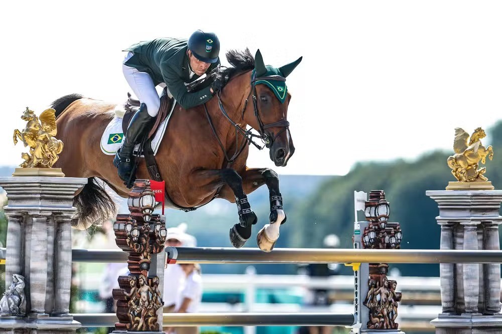 Stephen Barcha, montando Primavera, durante prova dos saltos no hipismo dos Jogos de Paris 2024