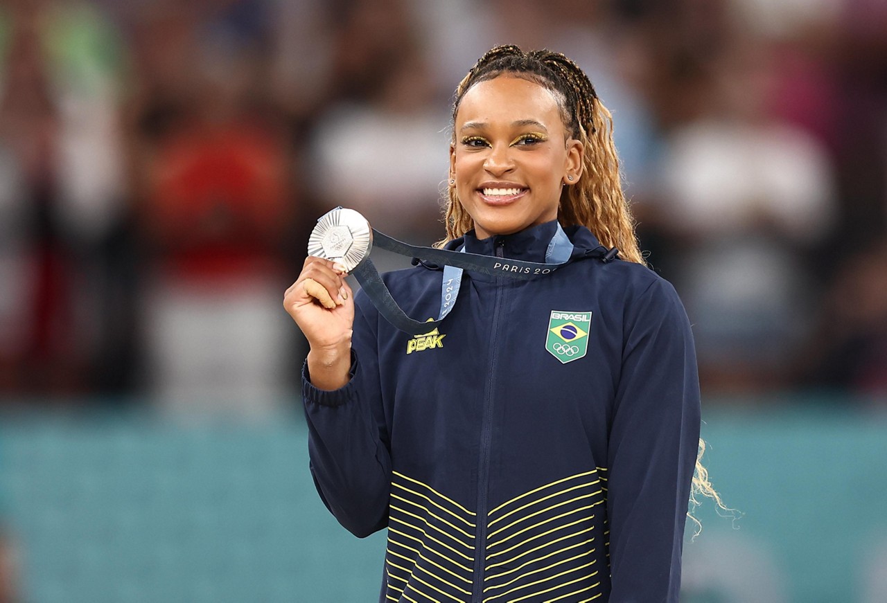 Rebeca é medalha de prata no individual geral em Paris 2024