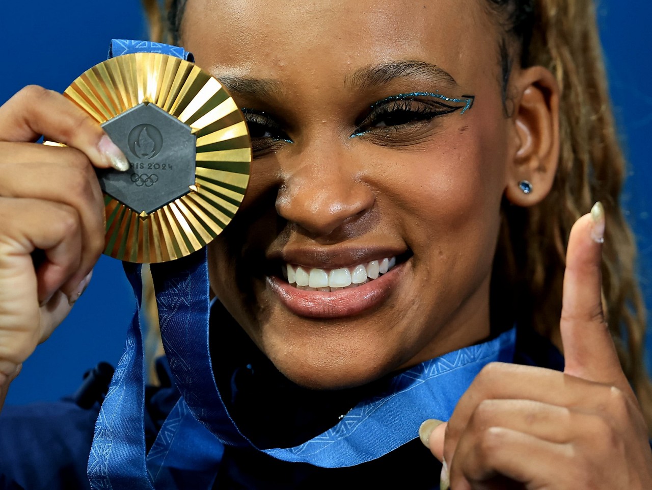Rebeca Andrade conquista medalha de ouro em Paris