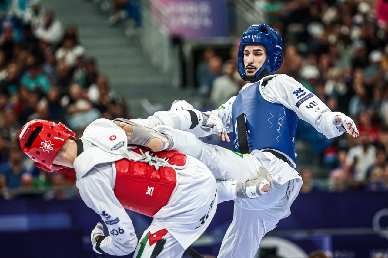 Netinho disputa o Taekwondo nas Olimpíadas.