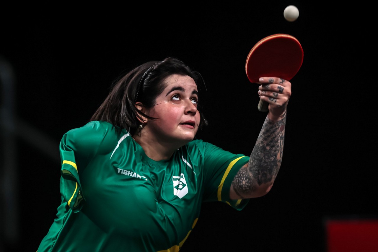 Mesa-tenista Bruna Alexandre é um dos destaques da delegação feminina brasileira paralímpica