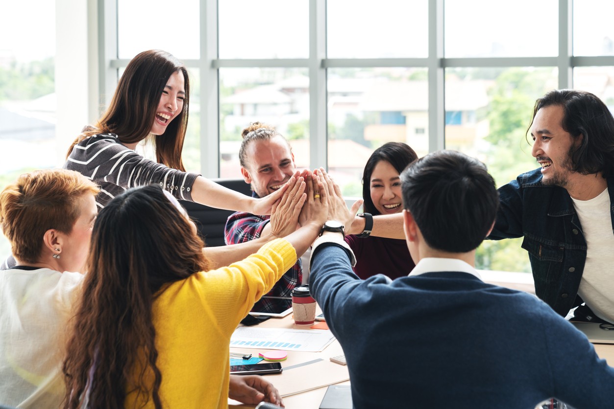 Práticas essenciais incluem a construção de uma cultura organizacional que valorize o equilíbrio (Chay Tee/iStock)