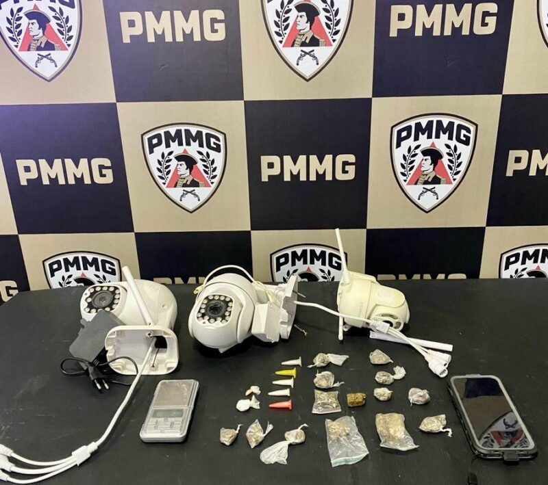 Operação da PM prende foragido por tráfico e apreende drogas na zona rural de Porteirinha