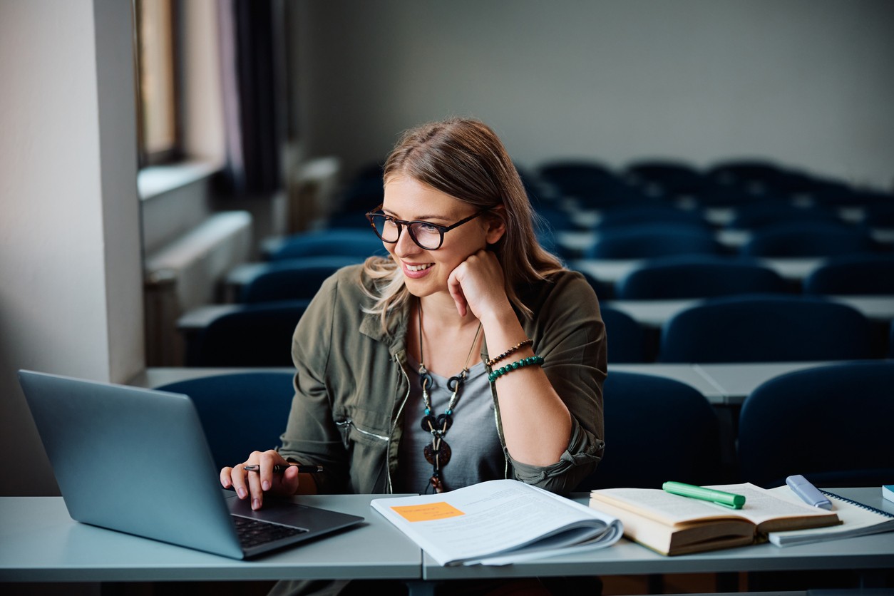 Lifelong learning, ou o aprendizado constante, é um motor de transformação na carreira e nas empresas (foto Drazen Sigic/iStock)