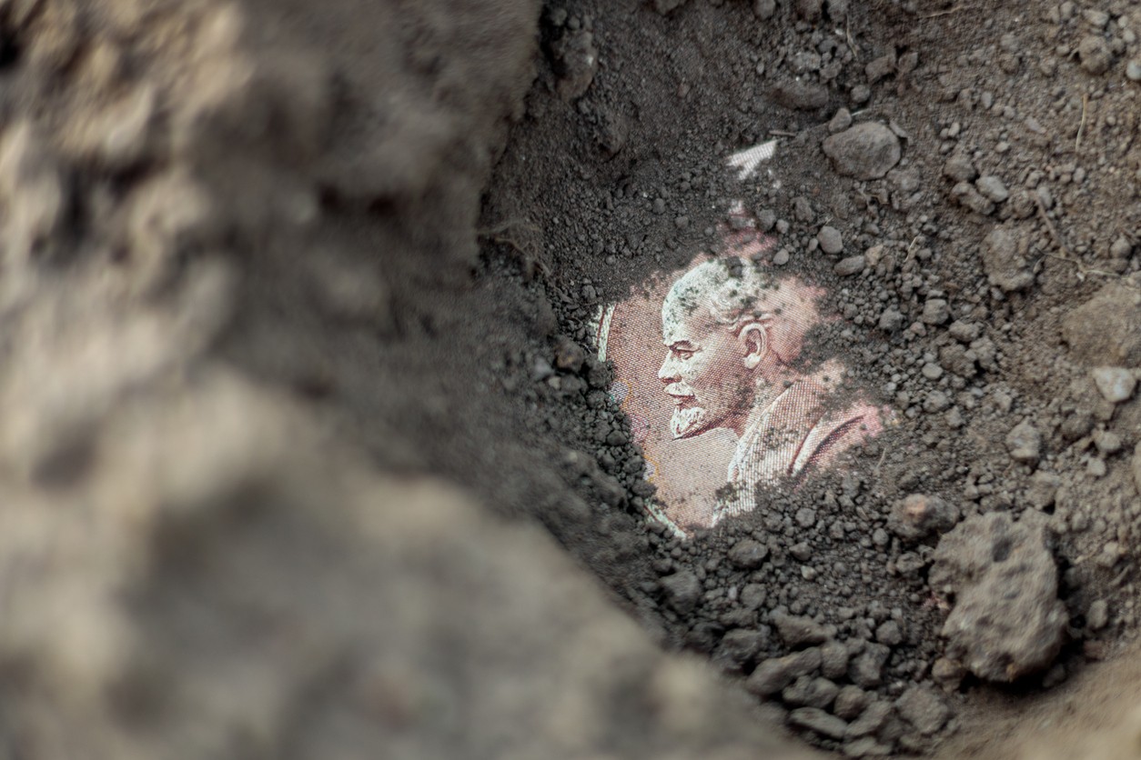 paper money of the old USSR type with Lenin image was found in the pit. the find is historical