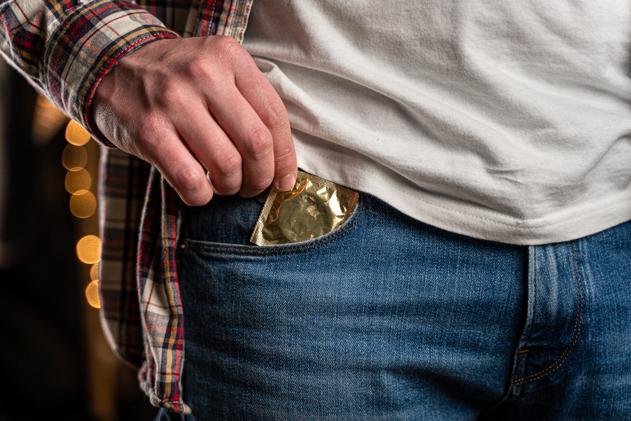 A redução das camisinhas é apontada como principal motivo do aumento de ISTs no Brasil.