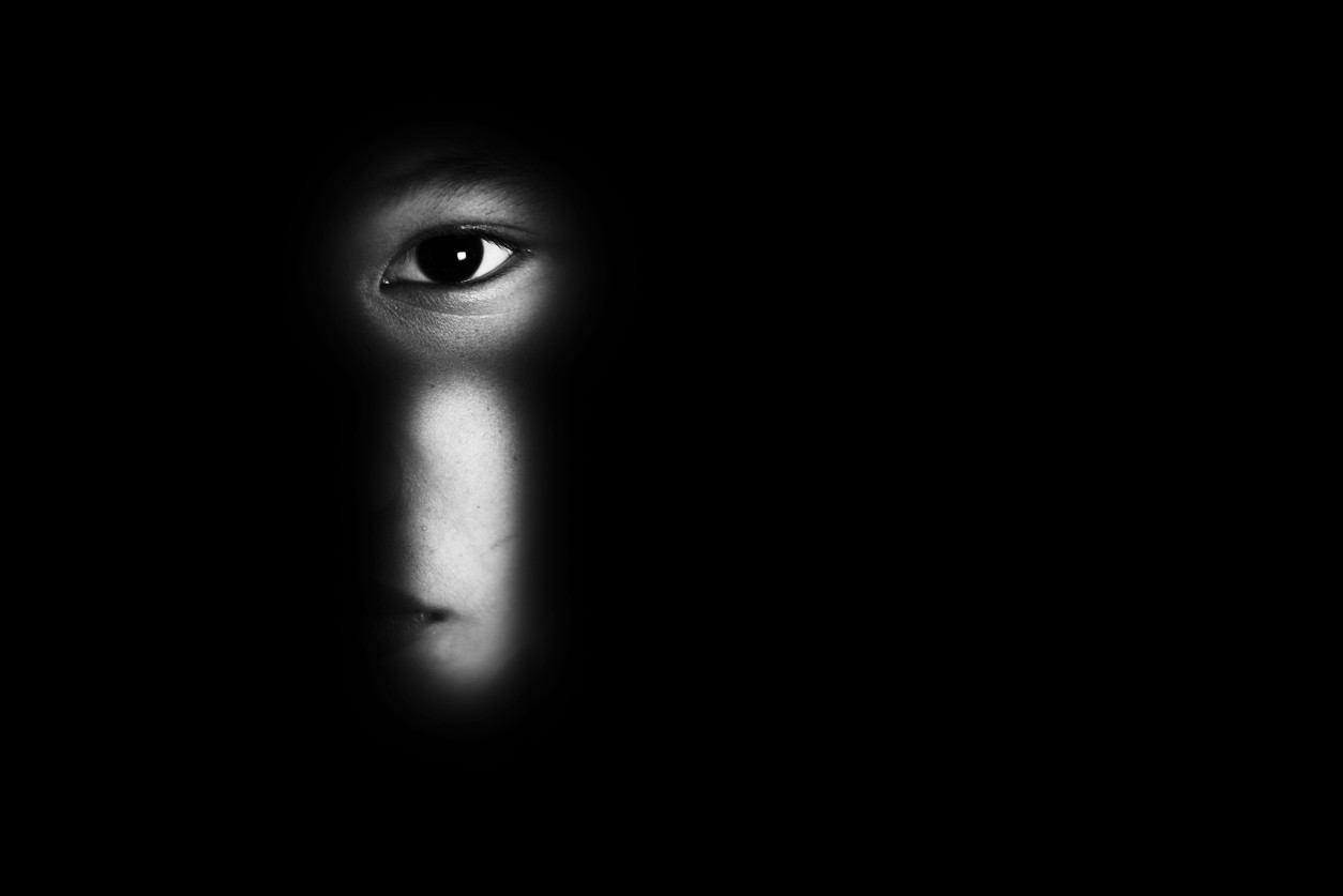 A realidade no Brasil é alarmante: entre 2021 e 2023, ocorreram mais de 164 mil casos de violência sexual contra crianças e adolescentes  (foto Favor of God/iStock)