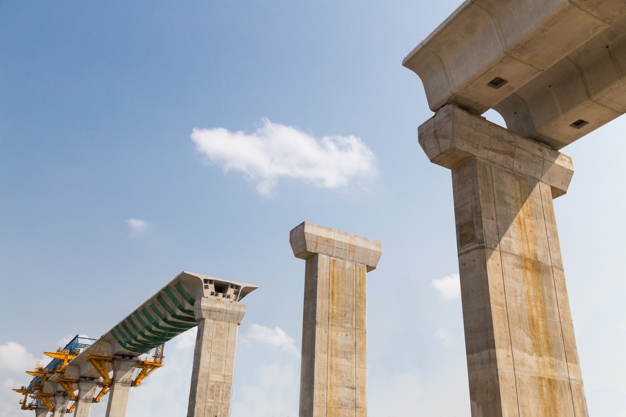 "De seis principais motivos para as obras inacabadas, quatro estão relacionados a dificuldades de o poder público bem planejar." (foto iStock/ThamKC)