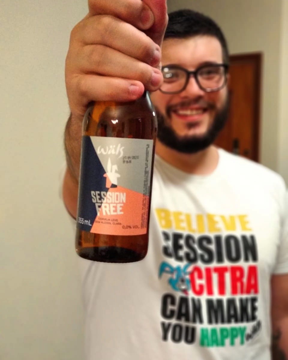 Roberto Leão, mestre cervejeiro da Wäls com a sua mais nova criação: a Session Free