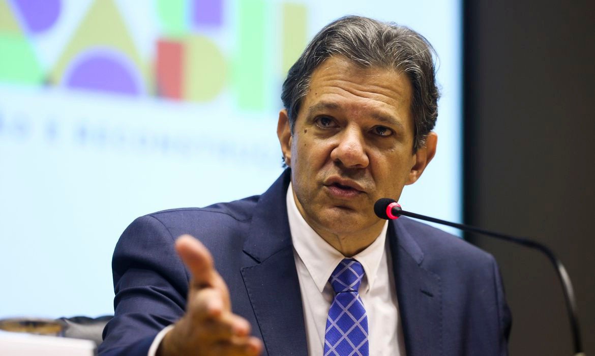 Ministro da Fazenda, Fernando Haddad, rebateu o governador de SP, Tarcísio de Freitas, sobre ligação de Lula para Donald Trump