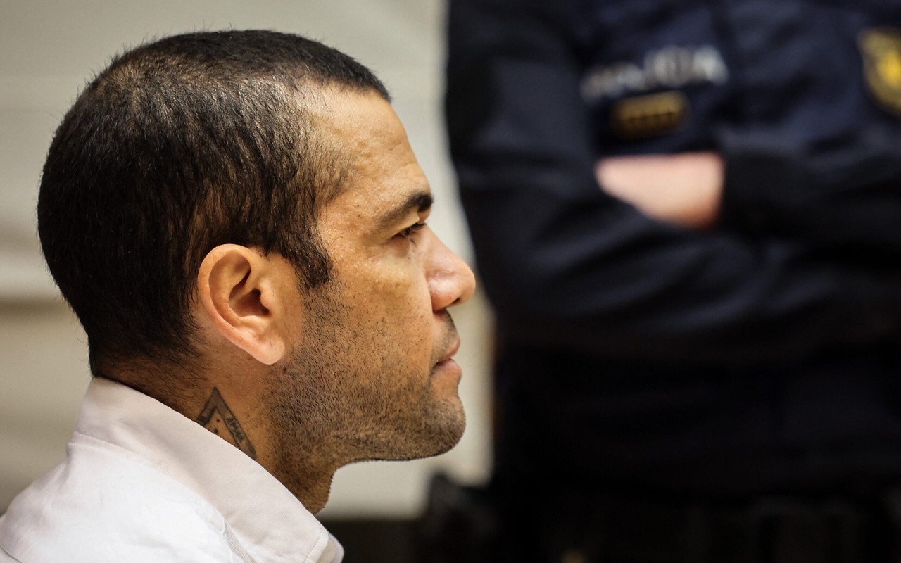 Daniel Alves foi absolvido de processo na Espanha (Foto: Jordi Borras/POOL/AFP)