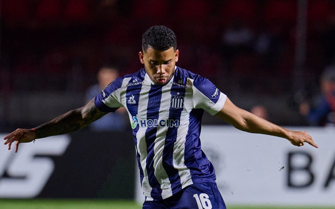 Navarro fez a denúncia após o jogo (Foto: Divulgação/ Talleres)