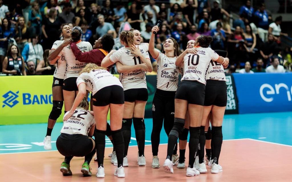 Osasco se tornou o segundo maior campeão da Superliga (Foto: Carol Oliveira/ Osasco Voleibol Clube)