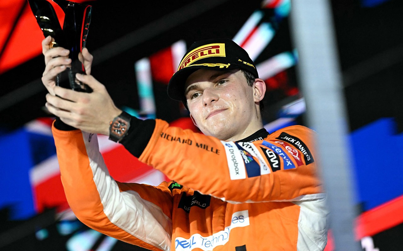 Oscar Piastri celebra sua vitória no GP da Hungria 2024, sua primeira na Fórmula 1. (AFP)