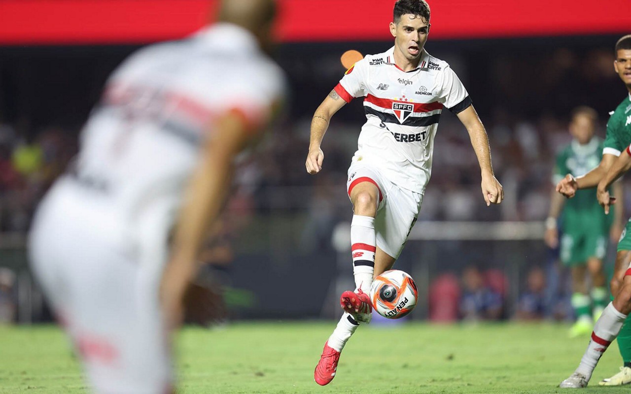 Oscar deu coletiva de imprensa antes de decisão (Foto: Rubens Chiri e Paulo Pinto/Saopaulofc.net)
