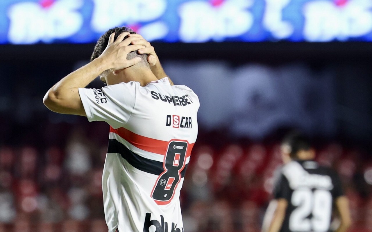 Oscar será desfalque do São Paulo (Foto: Marcello Zambrana/AGIF)