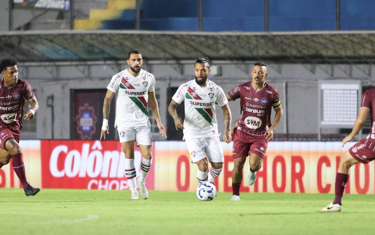 Otávio em ação pelo Fluminense (Foto: Luis Felipe Amorin/AGIF)