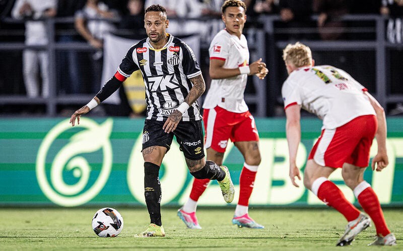Neymar foi titular do Santos no duelo com o RB Leipzig, em Bragança Paulista. Peixe perdeu por 3 a 1. (Foto: Raul Baretta/ Santos FC)