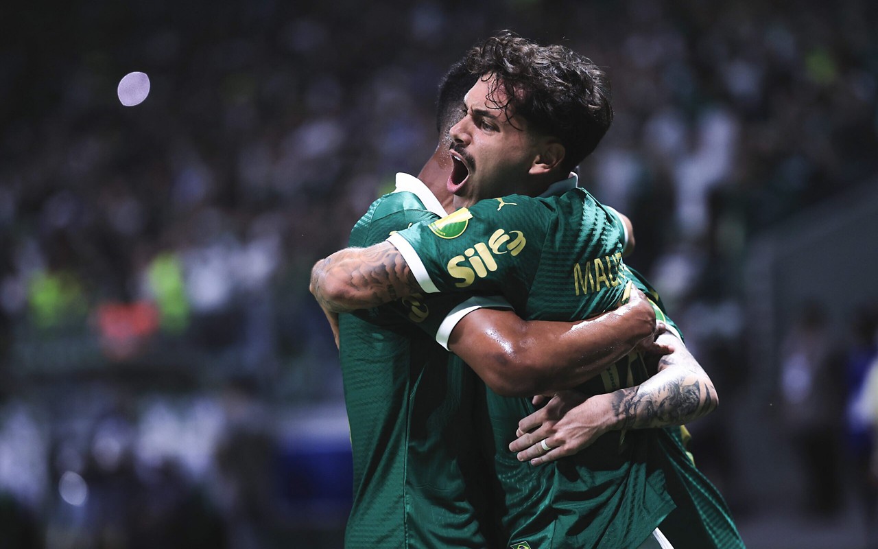 Maurício comemora gol do Palmeiras diante da Portuguesa, pelo Campeonato Paulista (Foto: Ettore Chiereguini/AGIF)