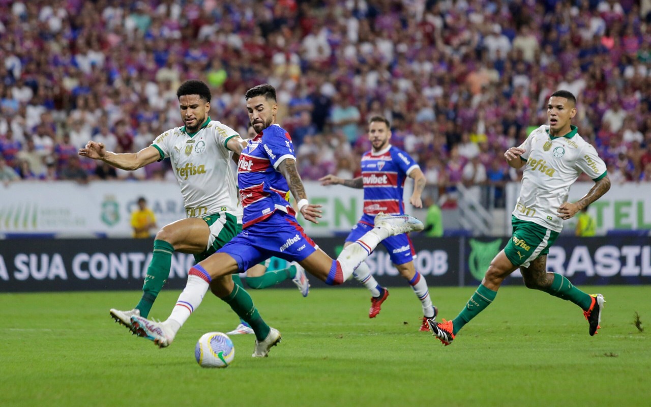 Naves durante partida do Palmeiras (Foto: Lucas Emanuel/AGIF)
