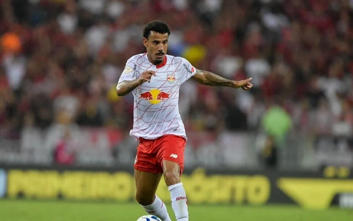 Lucas Evangelista durante partida do RB Bragantino (Foto: Thiago Ribeiro/Agif)