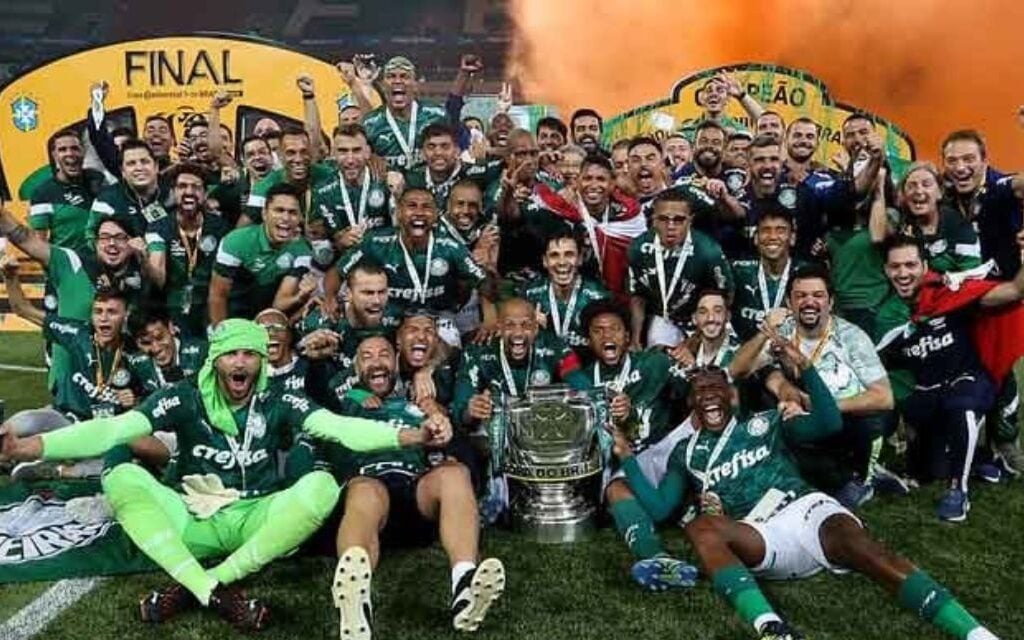 Palmeiras celebra a conquista da Copa do Brasil de 2020, seu quarto título na competição. (Foto: Palmeiras)