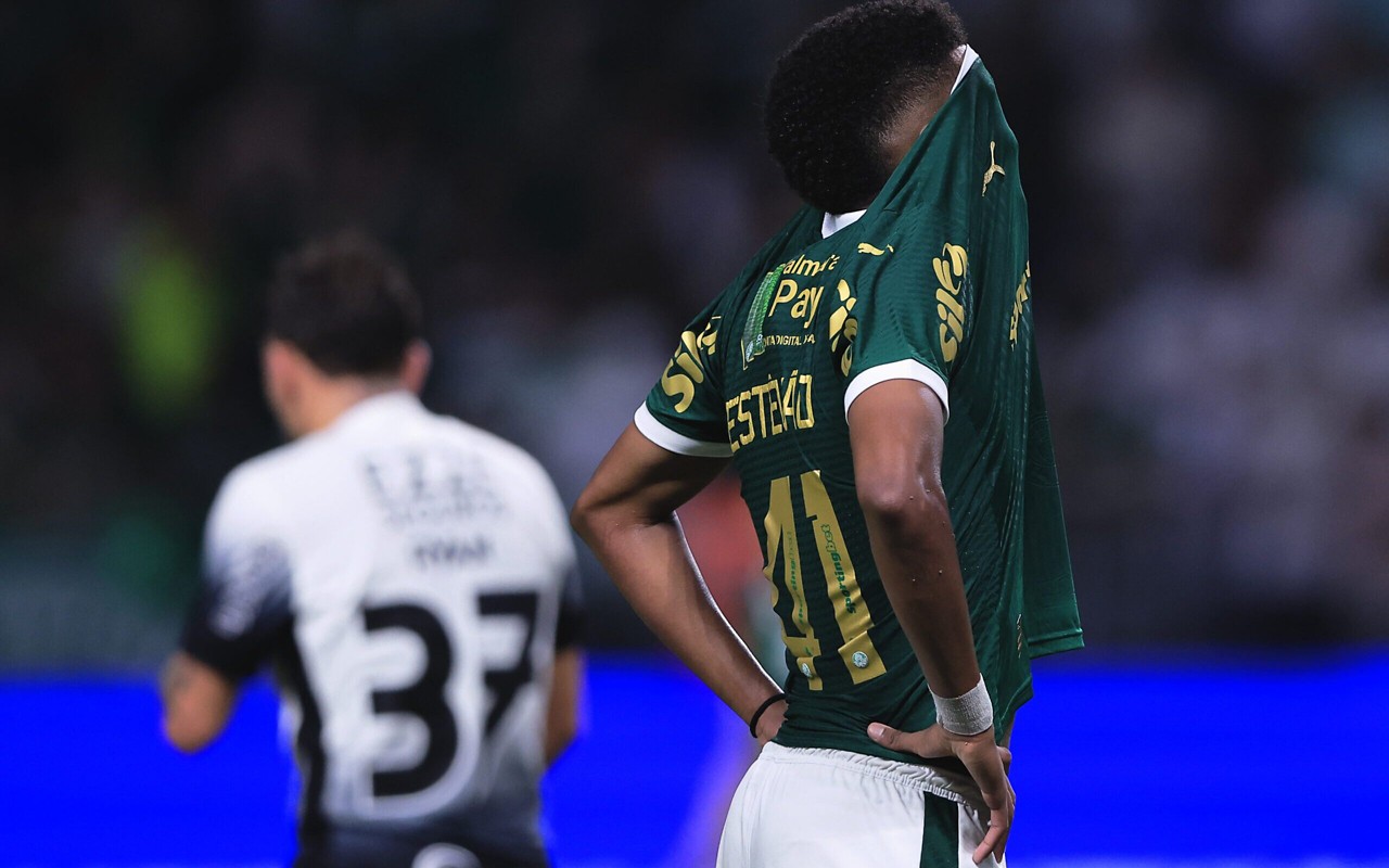 Estêvão perdeu pênalti nos minutos finais do clássico (Foto: Ettore Chiereguini/AGIF)
