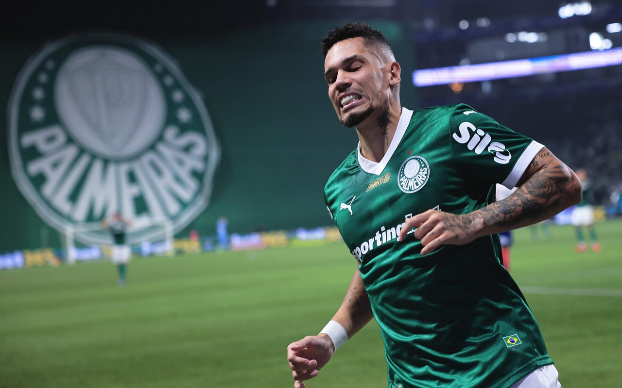 Paulinho, hoje no Palmeiras, tem valores a receber do Atlético