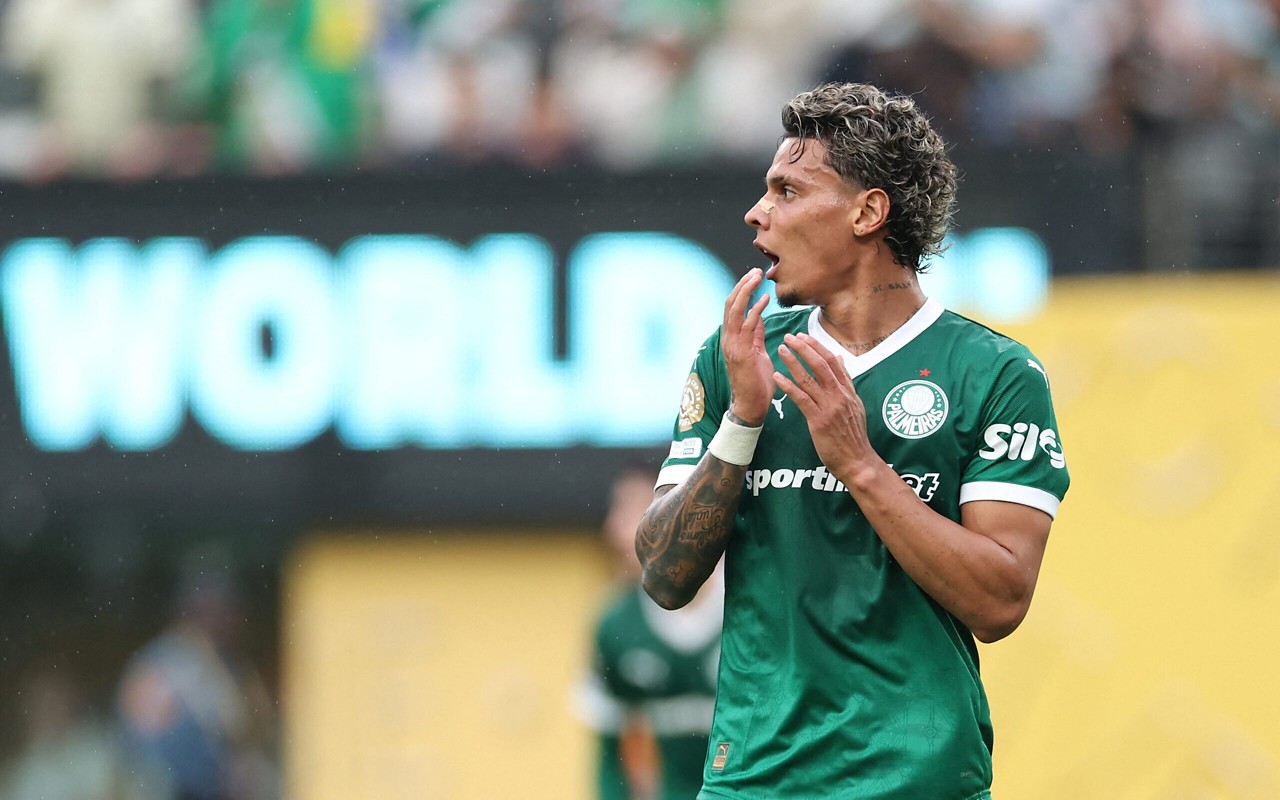 Richard Ríos recebeu cartão amarelo contra o Porto e está pendurado para a partida diante do Inter Miami (Photo by CHARLY TRIBALLEAU / AFP)
