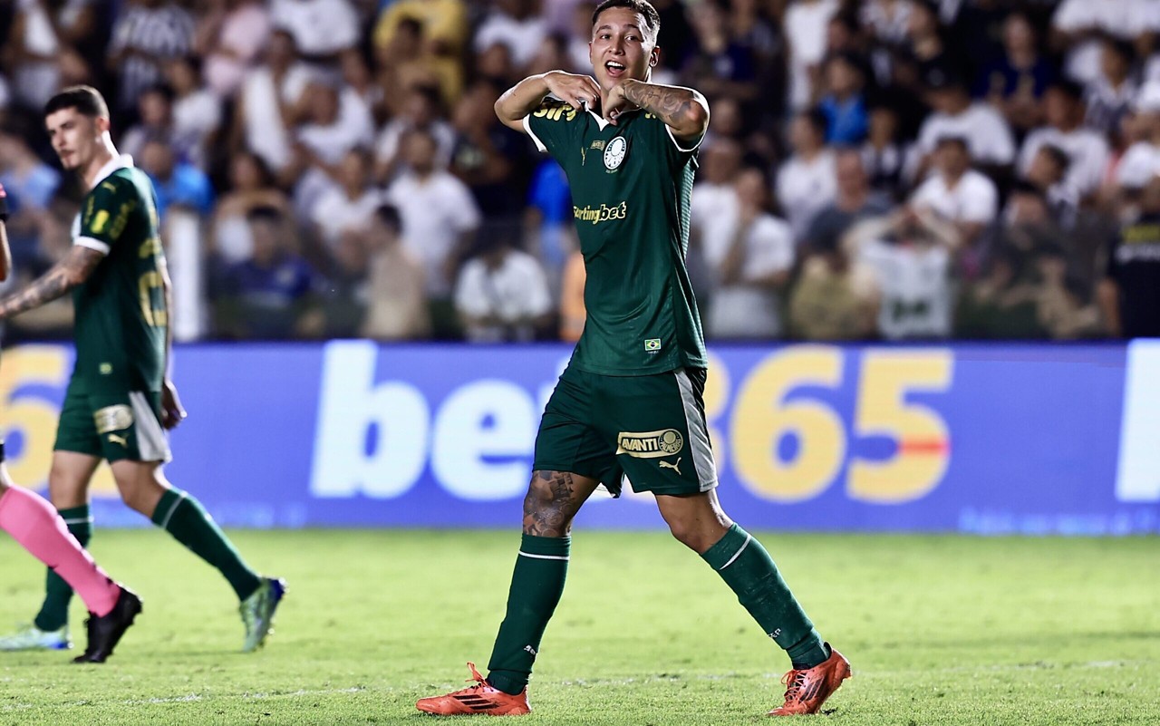 Thalys comemora gol contra o Santos (Foto: MarcelloZambrana/AGIF)